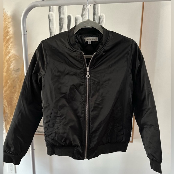 Harper & Me bomber jacket, size XS. Shorter length, zipper front, quilted inside - Picture 6 of 7